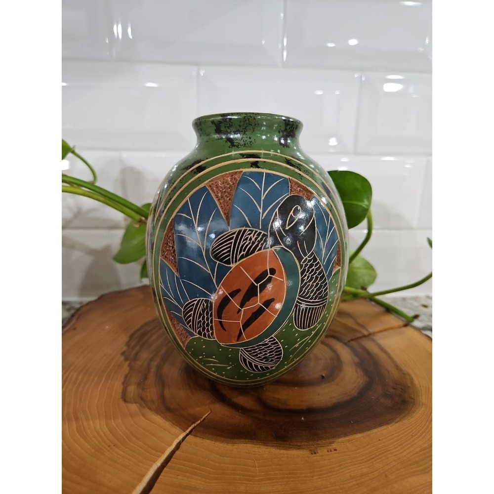 VINTAGE NICARAGUAN‎ ART POTTERY HAND PAINTED VASE~TOUCAN~TURTLE~MONKEY~6"